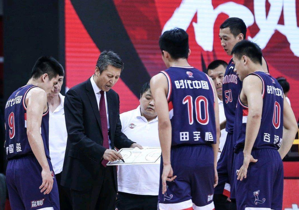  洛杉矶湖人迎CBA常规赛关键赛，今晚战术微调，压力陡增，医务组通报恢复